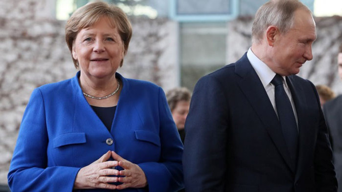 Путин и Меркел обсъдиха съвместно производство на COVID ваксини